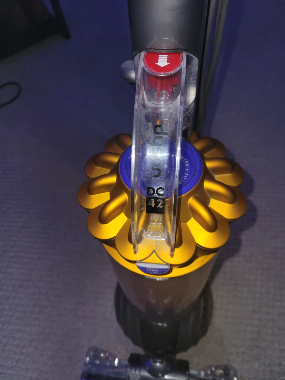 Dyson DC42 Vacuum - photo 2