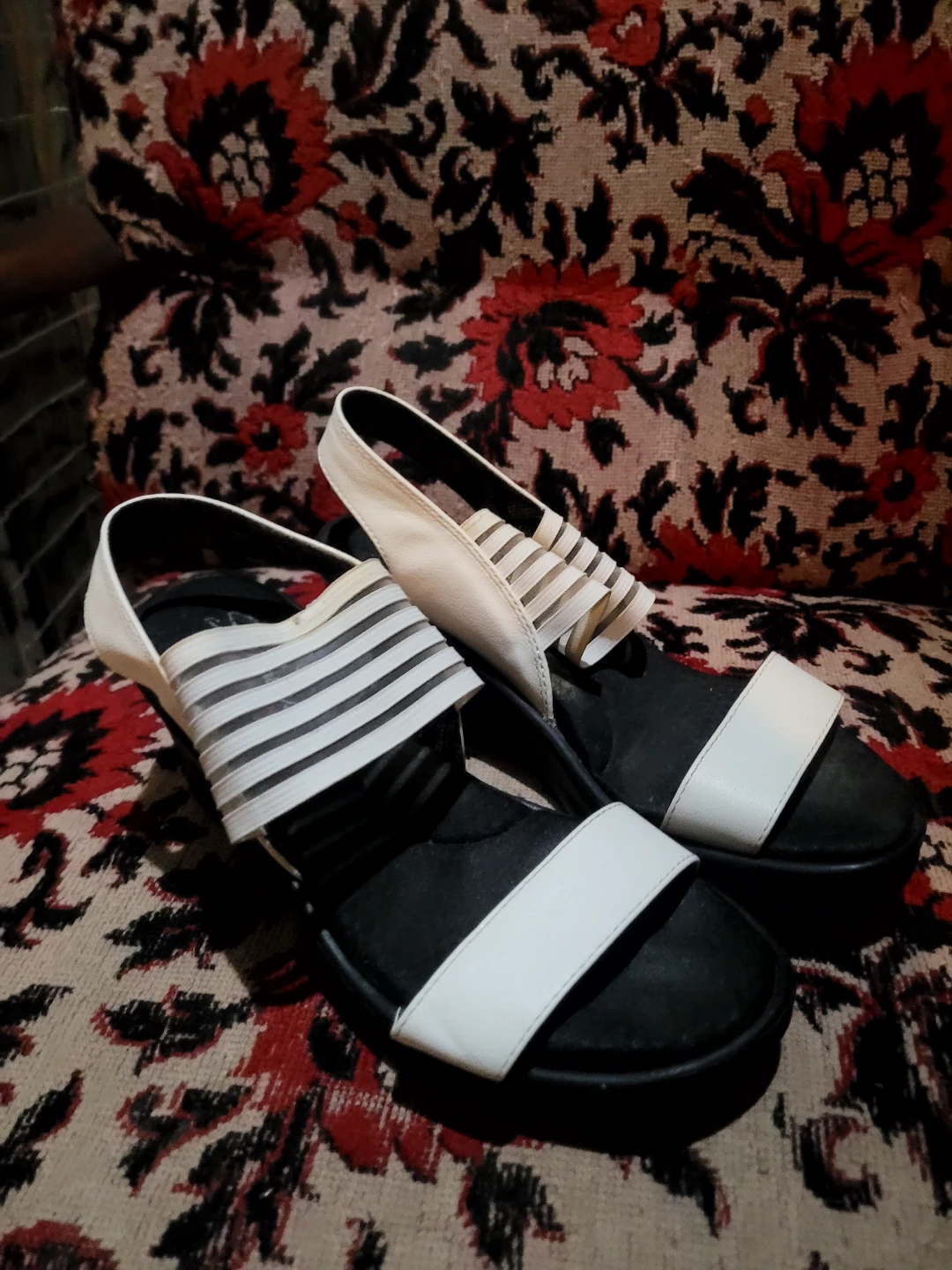 Skechers Women's White & Black Memory Foam Sandals Size 8