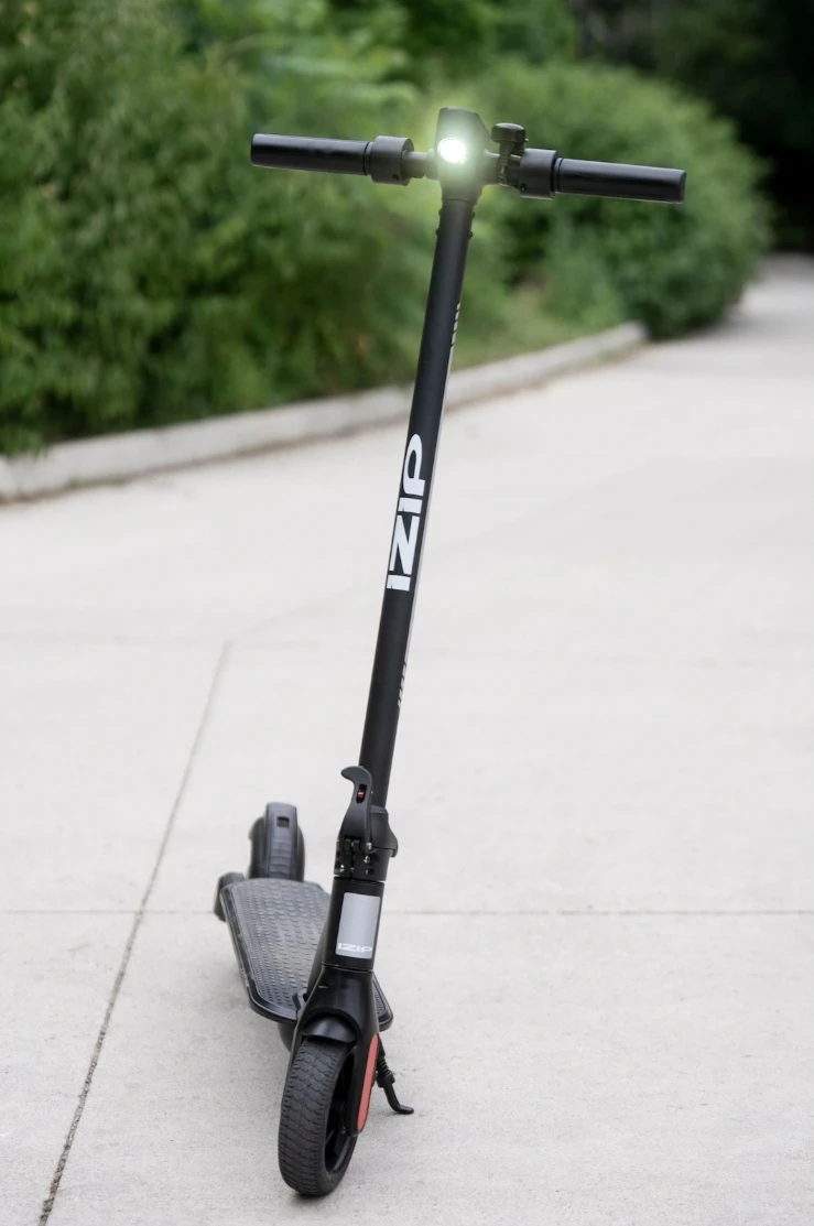 IZIP Electric Scooter. Comes with a charger