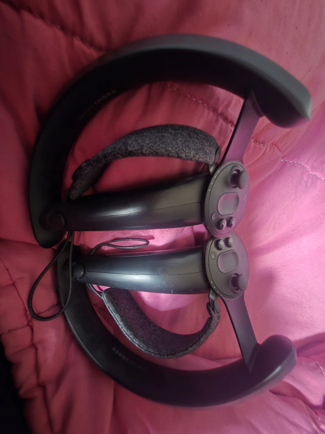 Valve Index VR Controllers and Headset - photo 2