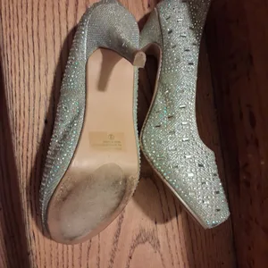 Delicacy Women's Embellished Silver Pump, Size 9