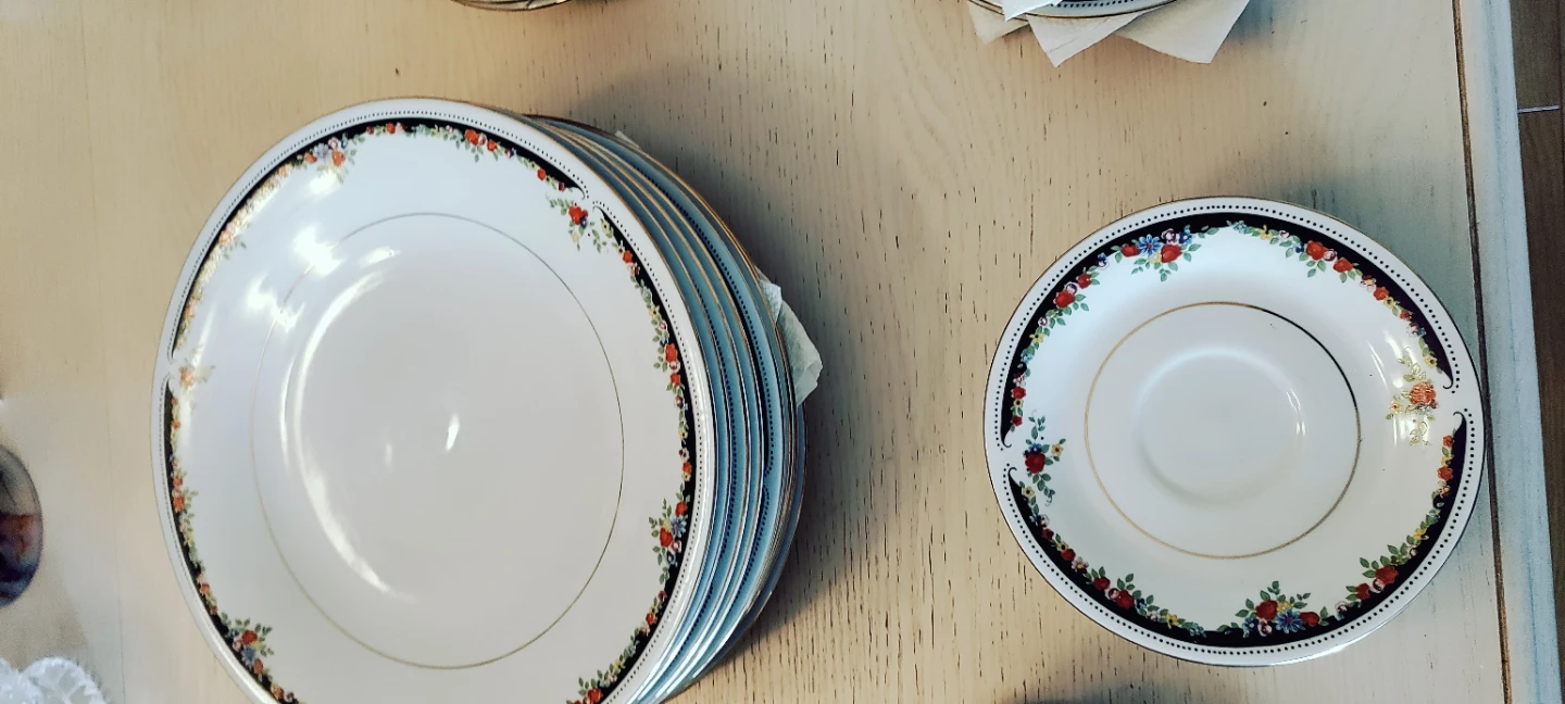 White Porcelain Tea Set with Floral Design - photo 3