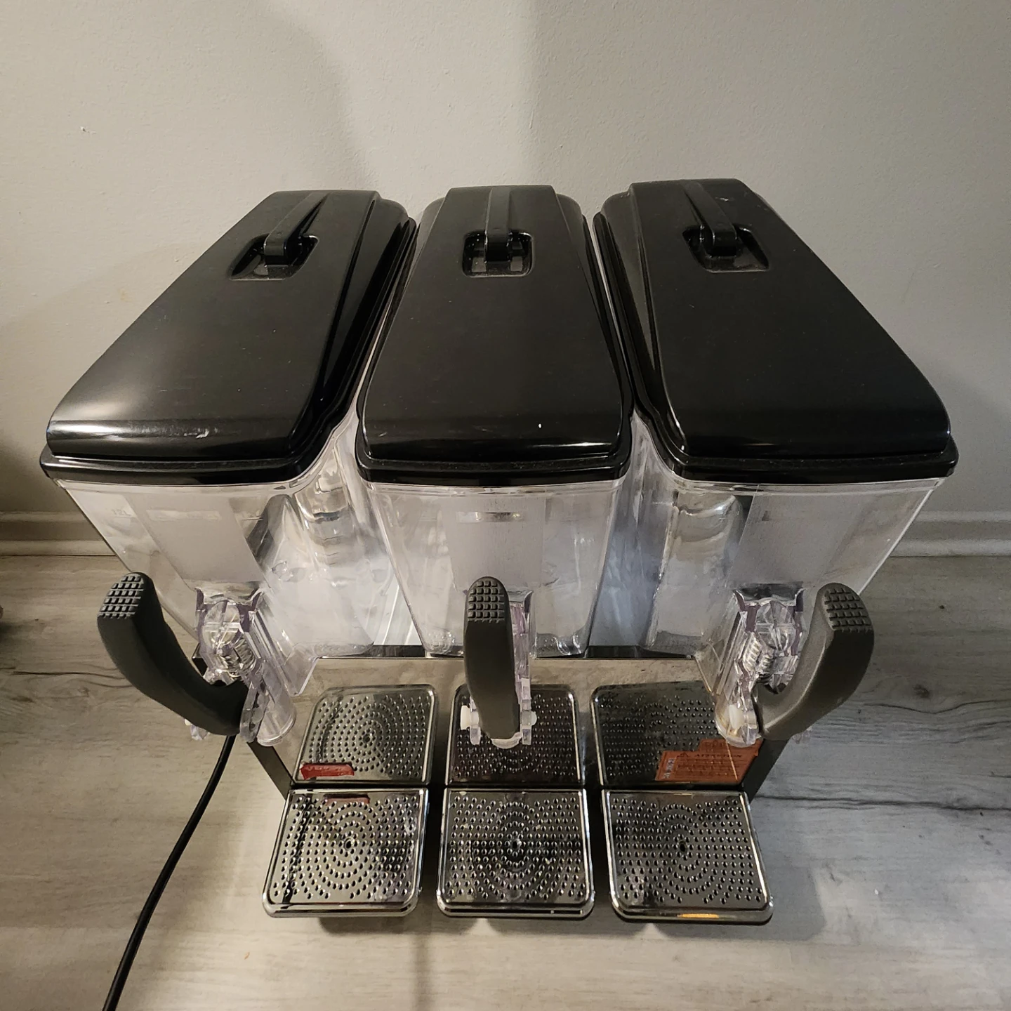 VEVOR 3-Tank Slushie Machine (Repair needed) - photo 4