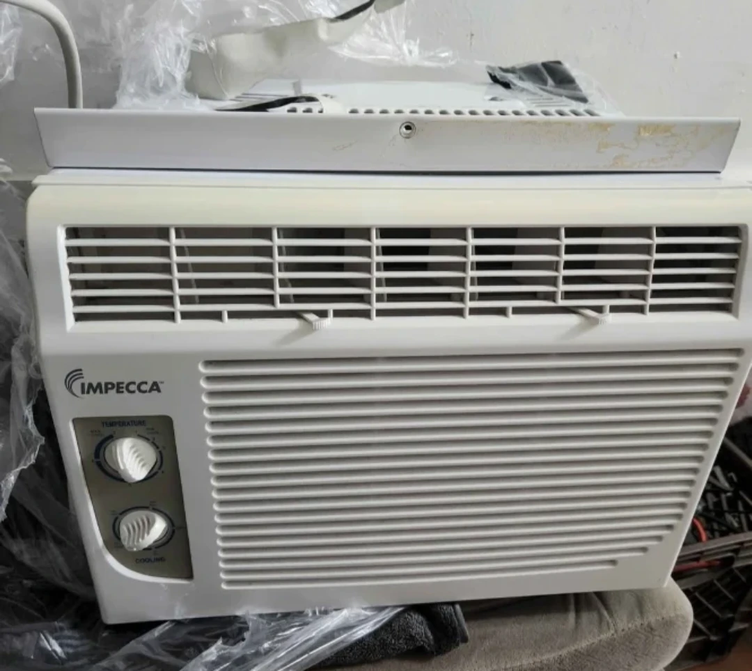 IMPECCA Window Air Conditioner in good working condition - photo 2