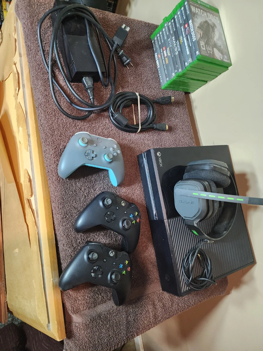 Xbox One Console Bundle with Games and Accessories - photo 3