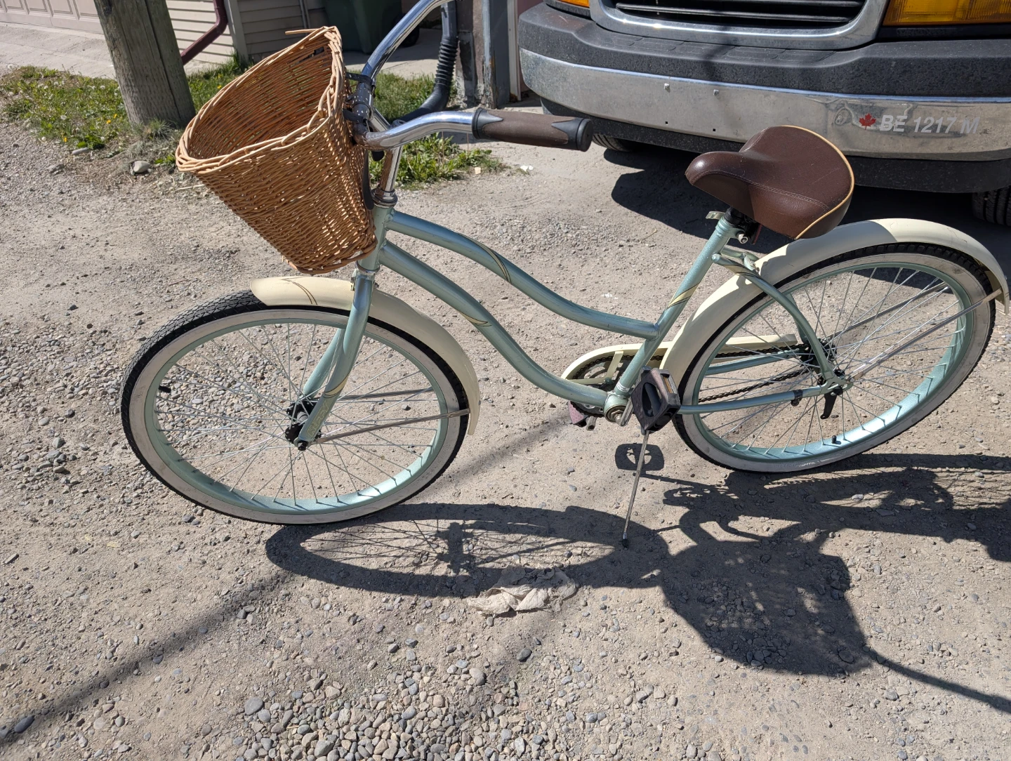 Vintage Cruiser Bicycle with Basket - photo 3