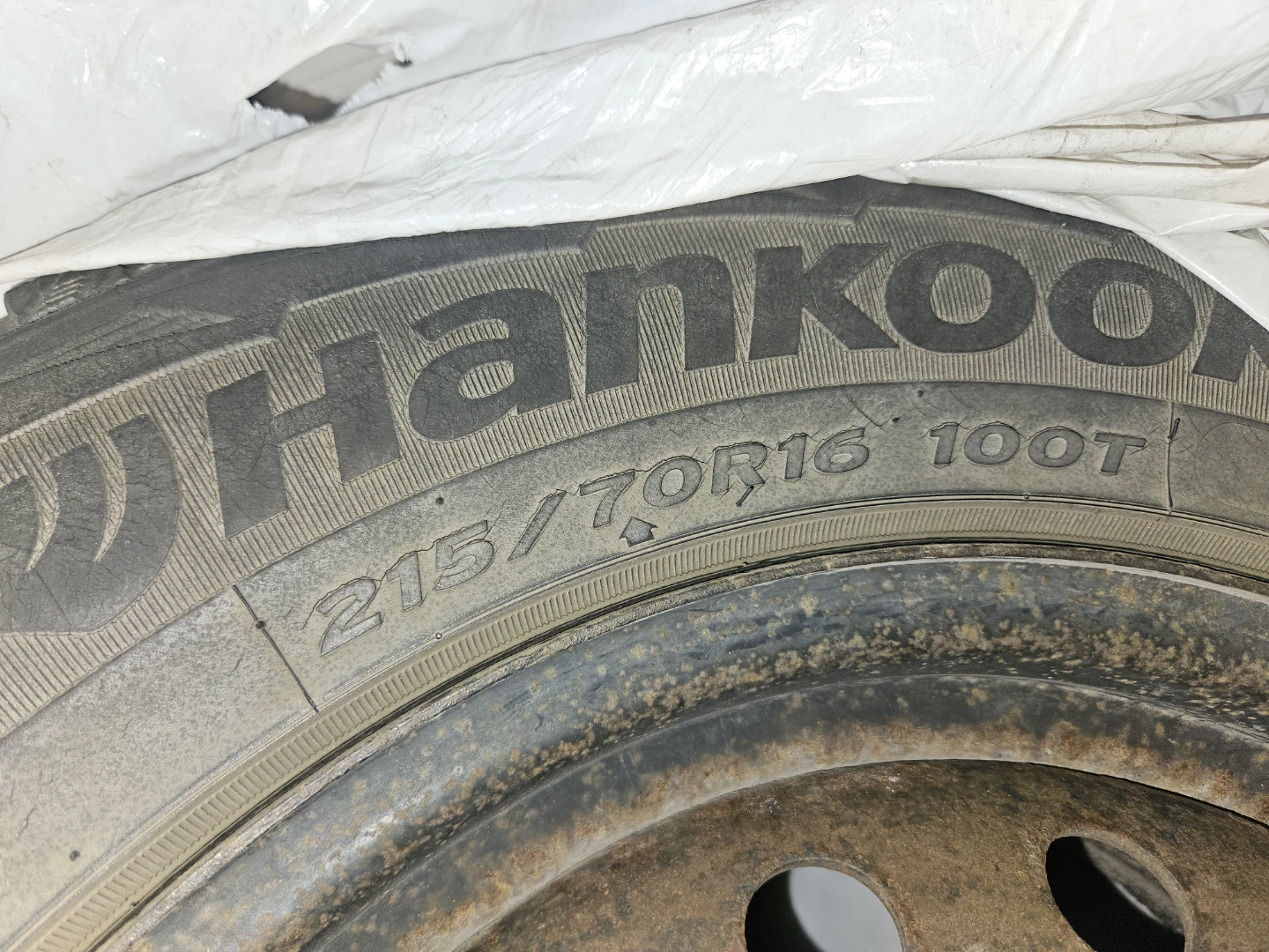 Hankook 215/70R16 100T Tire
