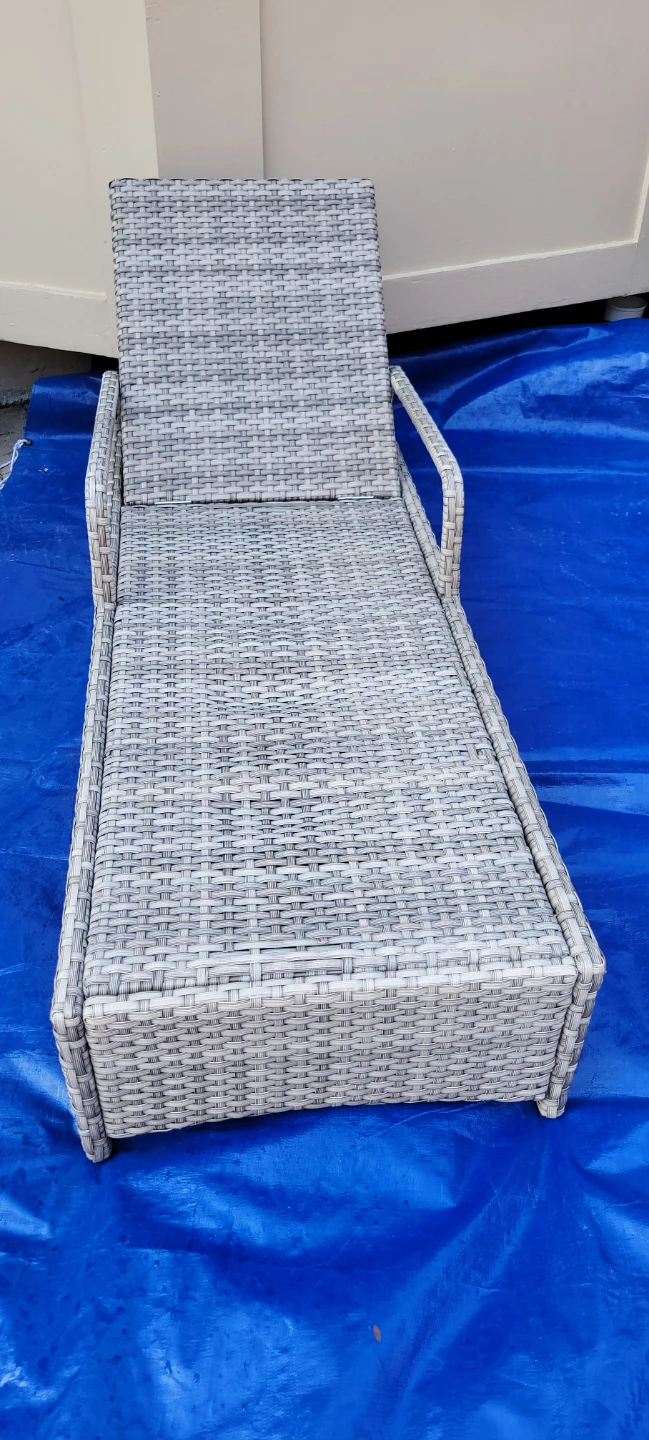 Wicker Chaise Lounge Chair with Wheels