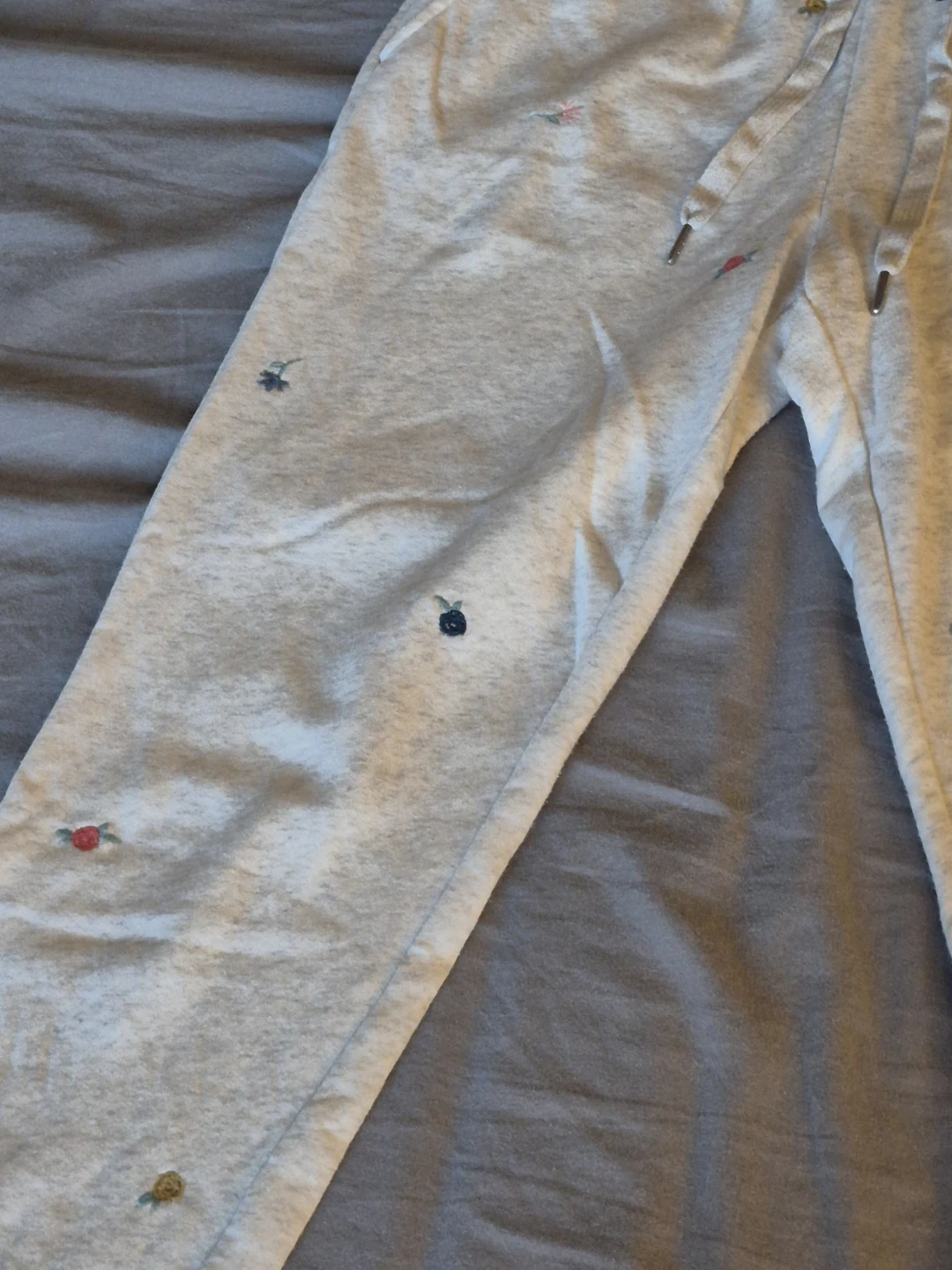 old navy xs cute flowers colorful light Grey sweatpants - photo 2