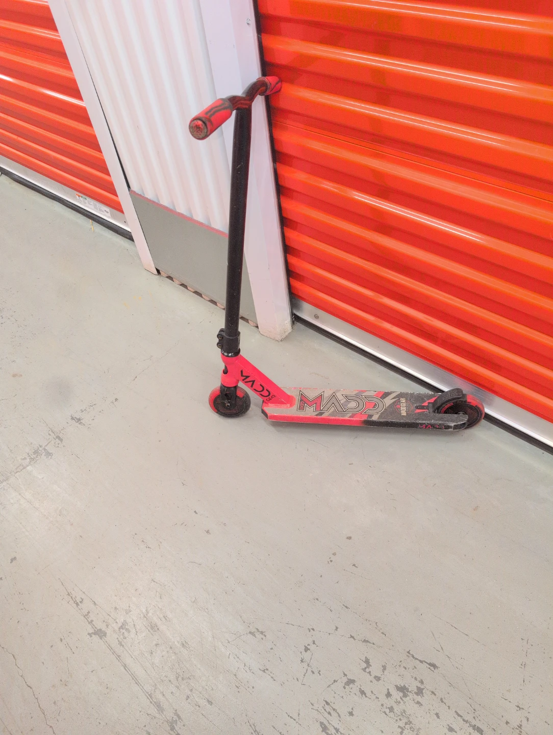MADD GEAR Kick Scooter