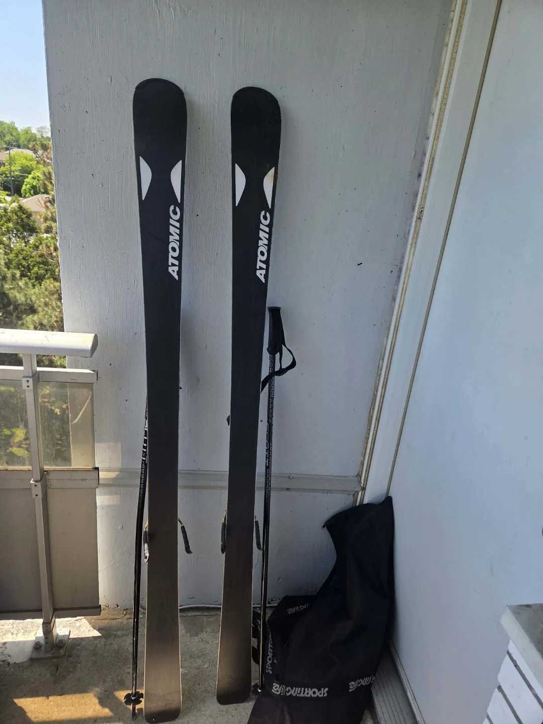 Atomic Nomad skis with Scott poles and ski bag - photo 2
