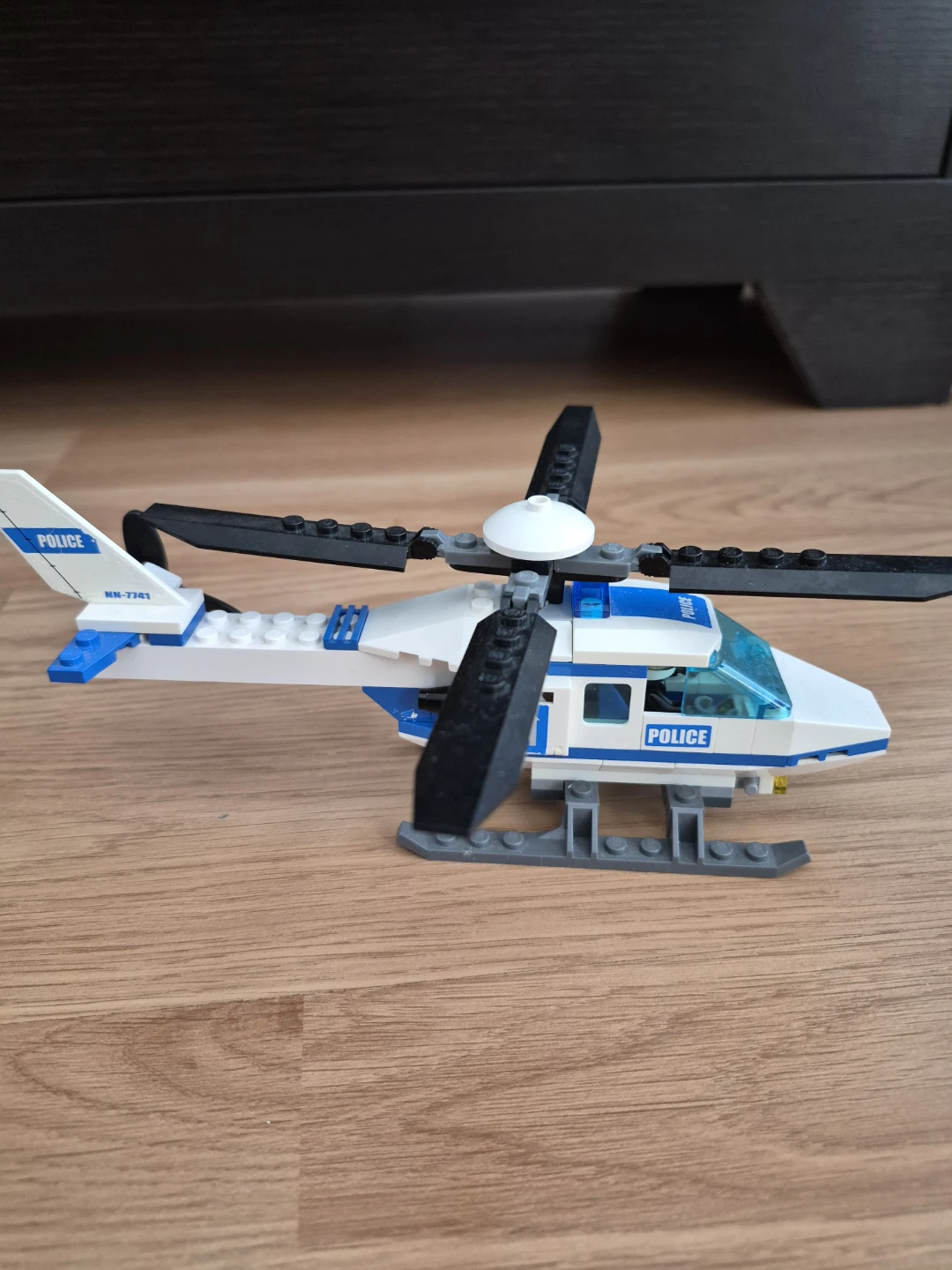LEGO City Police Helicopter Set 7741 - photo 3