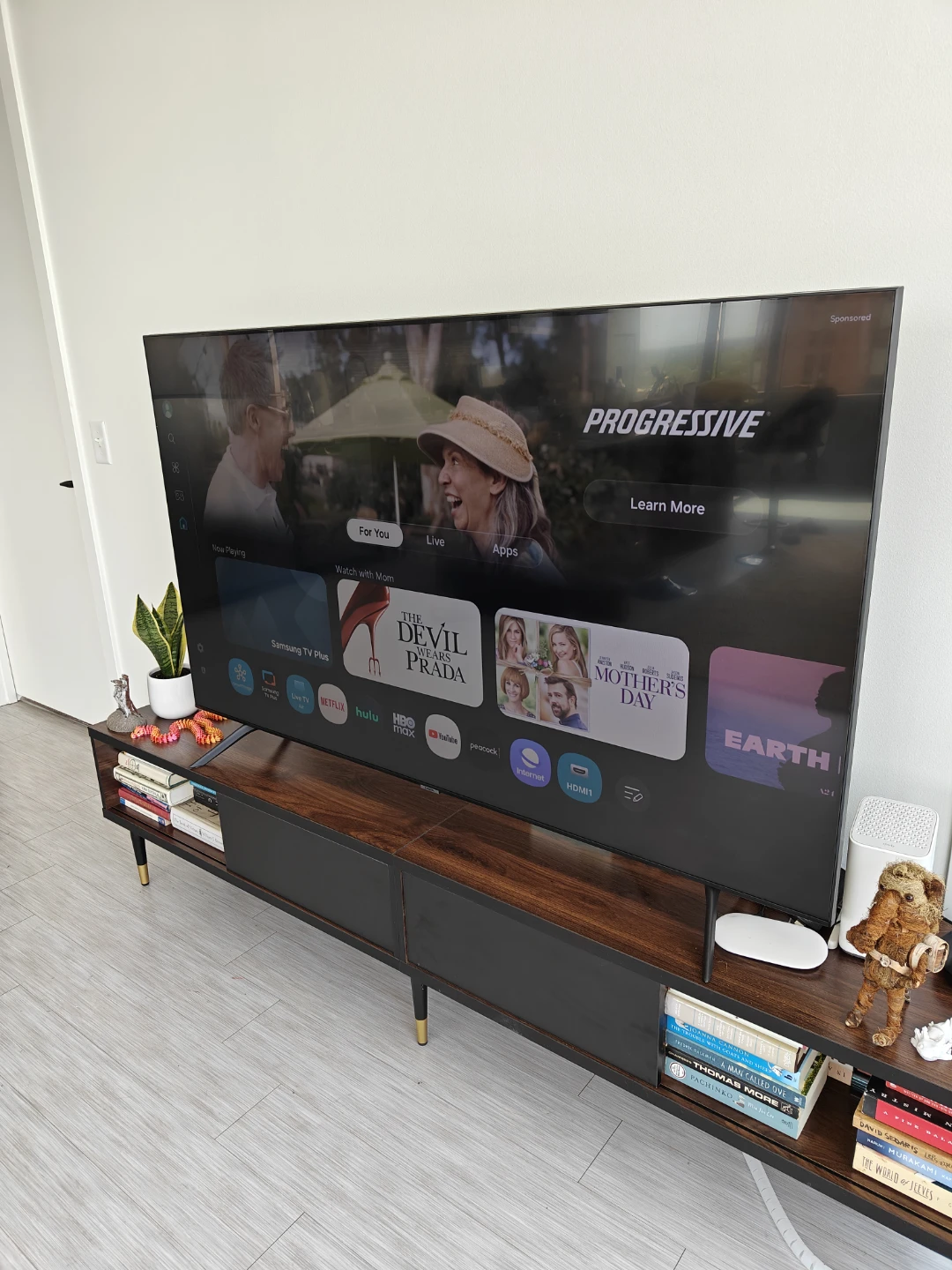 Samsung 65" UHD 4K Smart TV