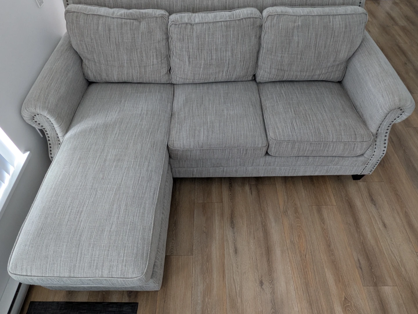 Modern Light Grey Sectional Sofa with Chaise