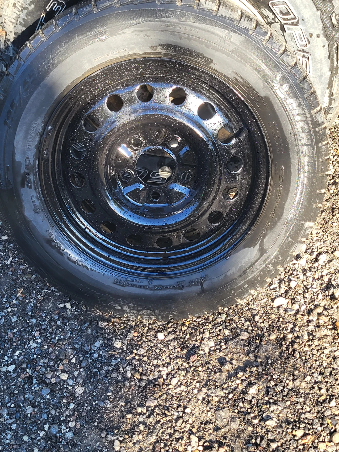 Michelin Winter Tire with Steel Rim - 195/65R15 - photo 3