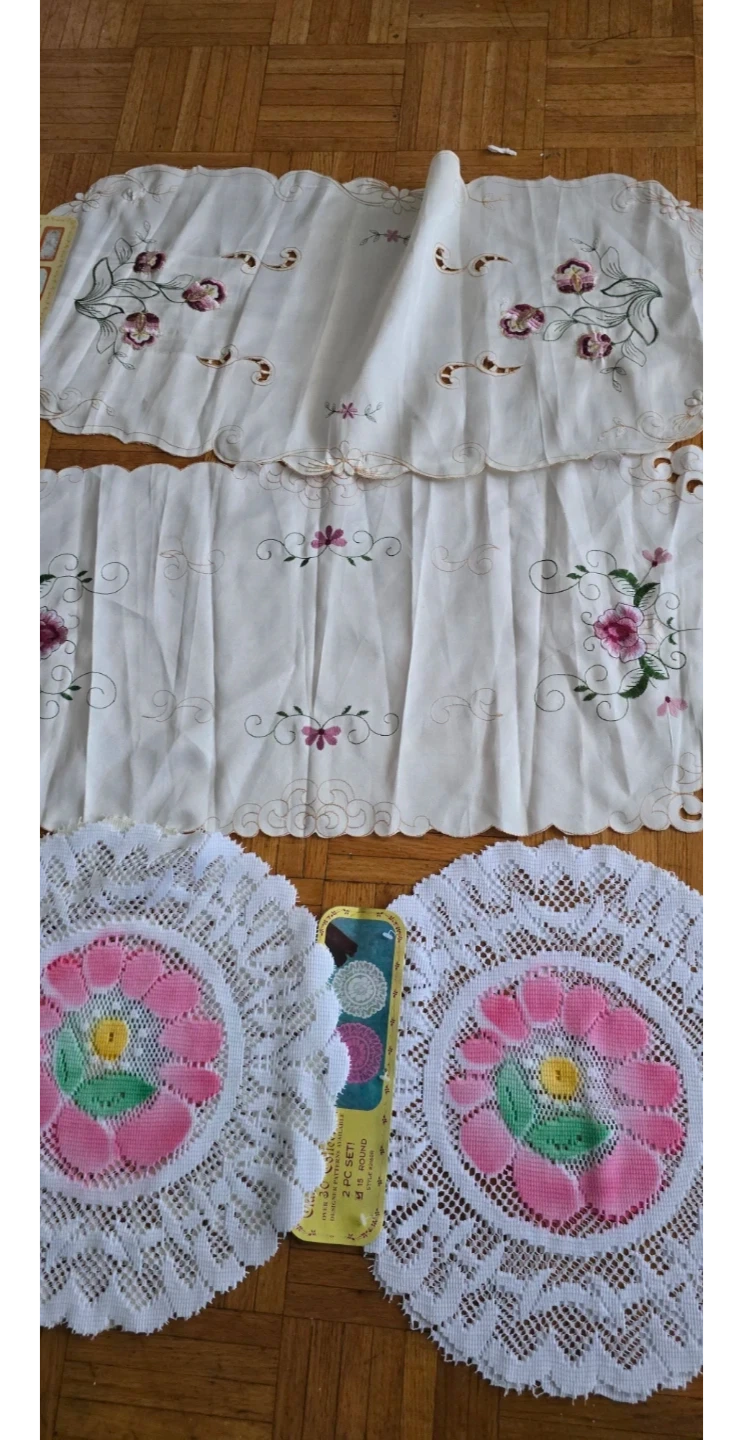 Embroidered Table Linens Set - photo 2