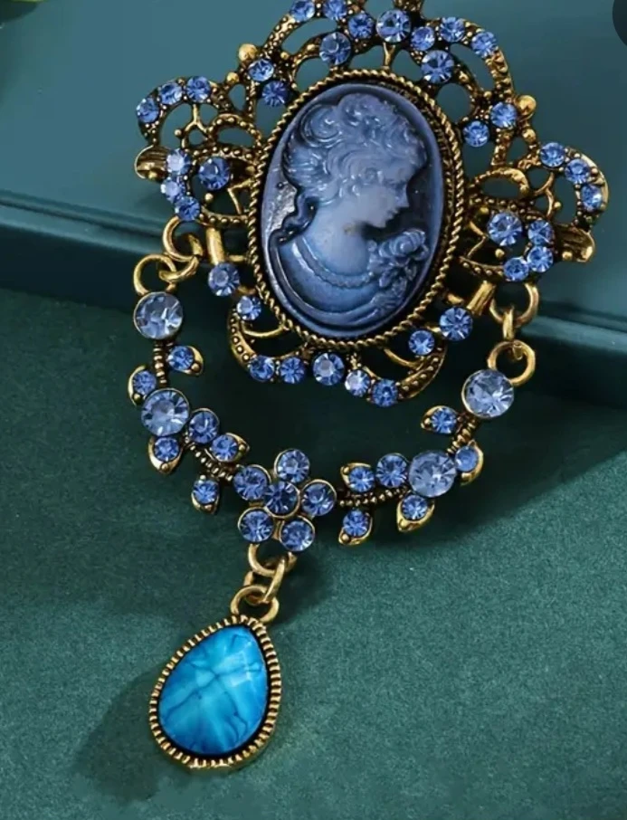 Vintage Style Cameo Brooch with Blue Gemstones - photo 2