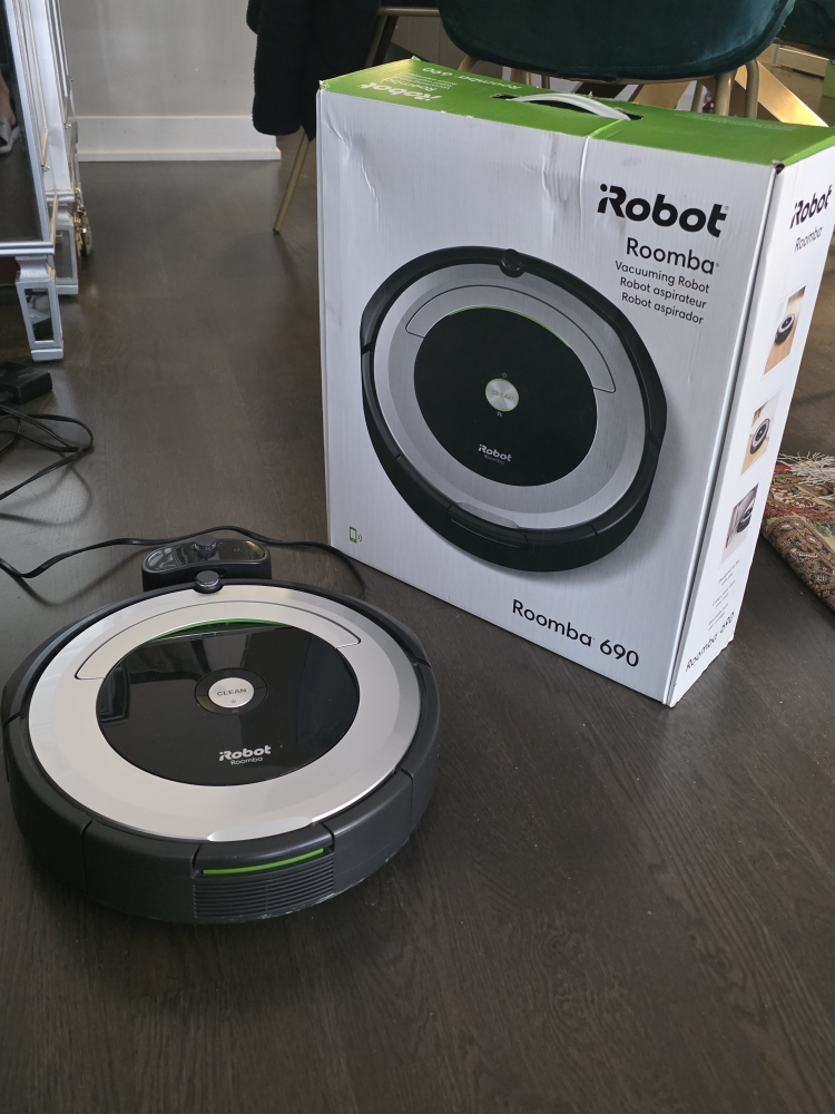 iRobot Roomba 690 Vacuuming Robot