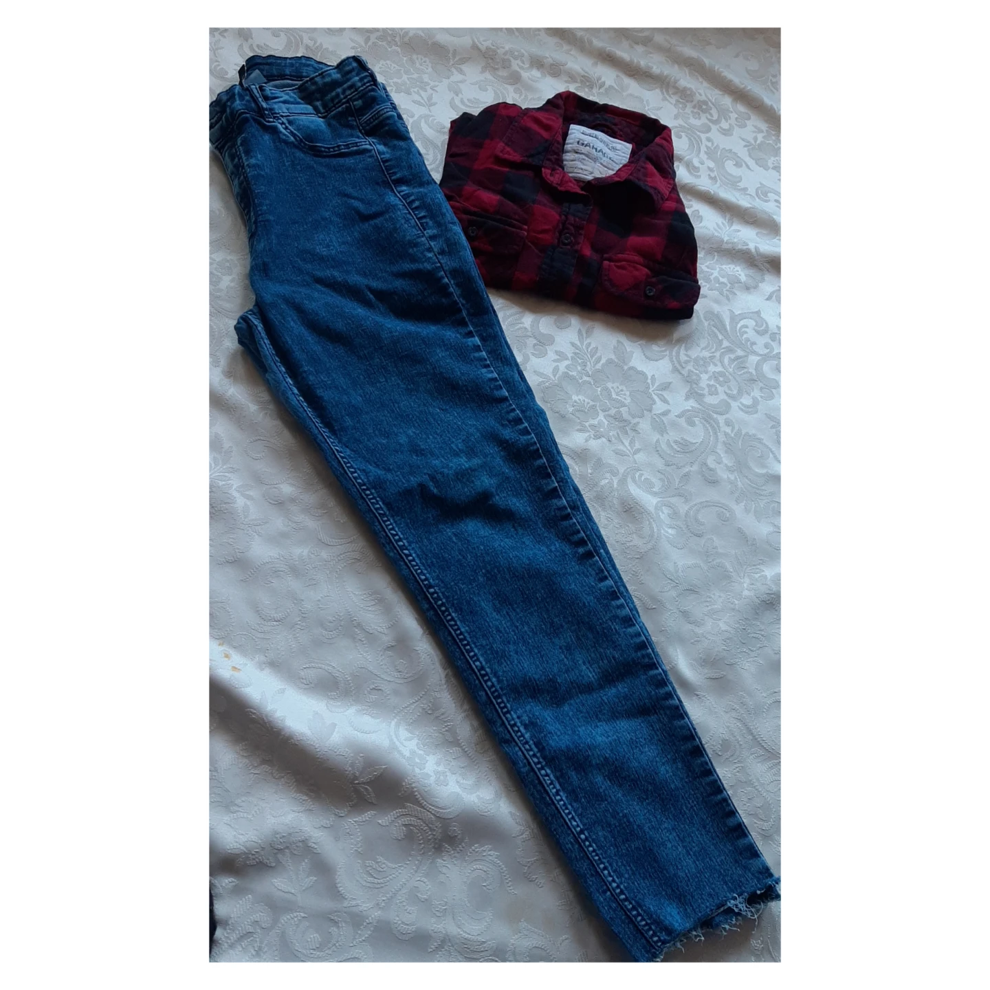 2pc Garage Red & Black  Sleeveless Shirt and Blue Denim Jeans - photo 3
