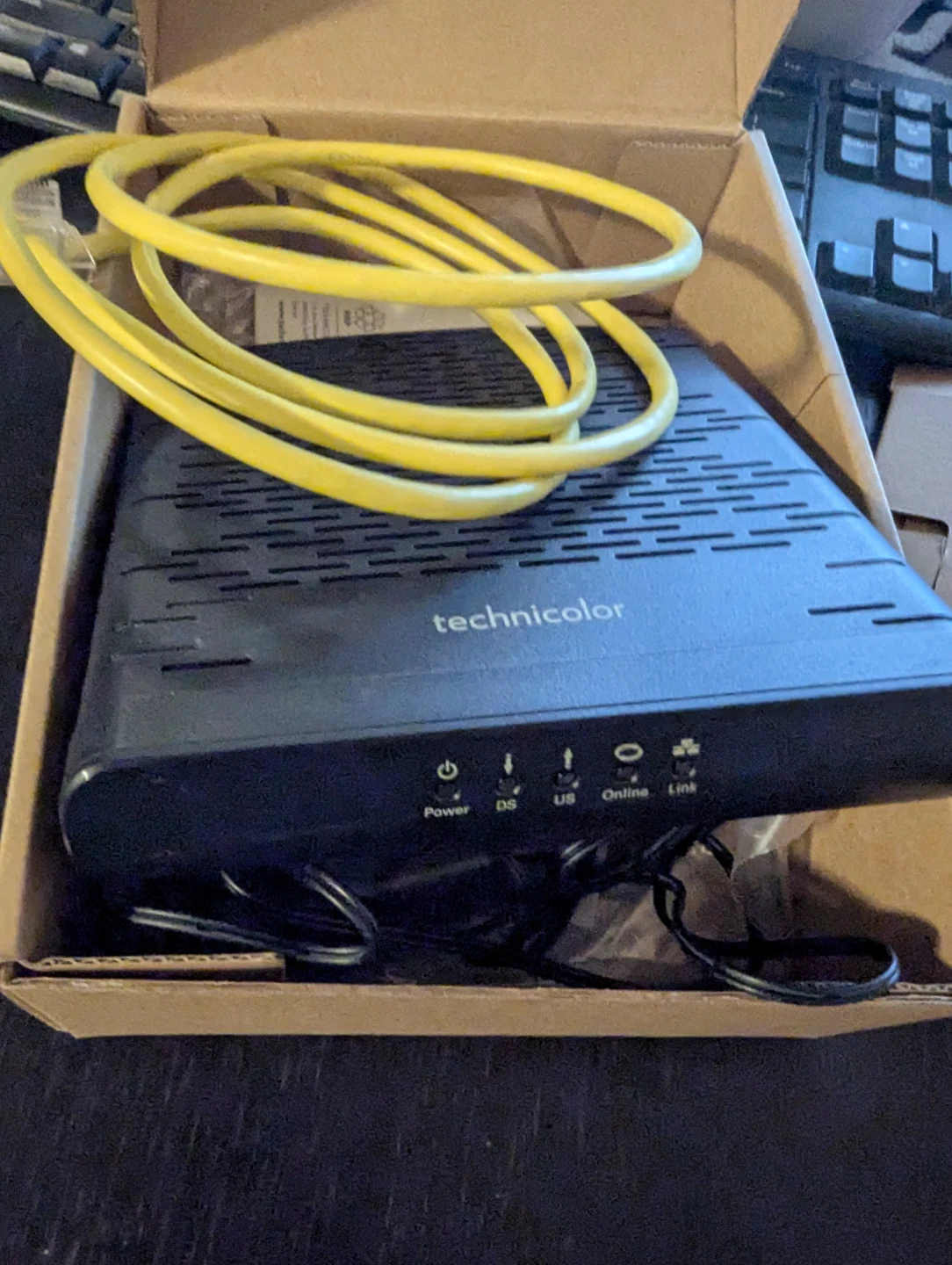 Technicolor TC4350 DOCSIS 3.0 Cable Modem - photo 2