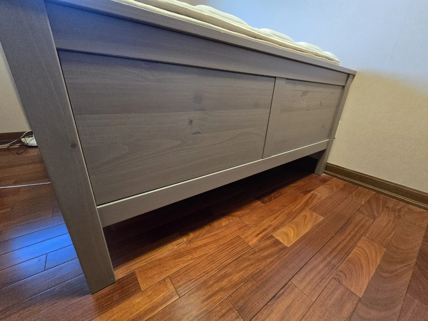 Simmons double bed, foundation, and bed frame - photo 3