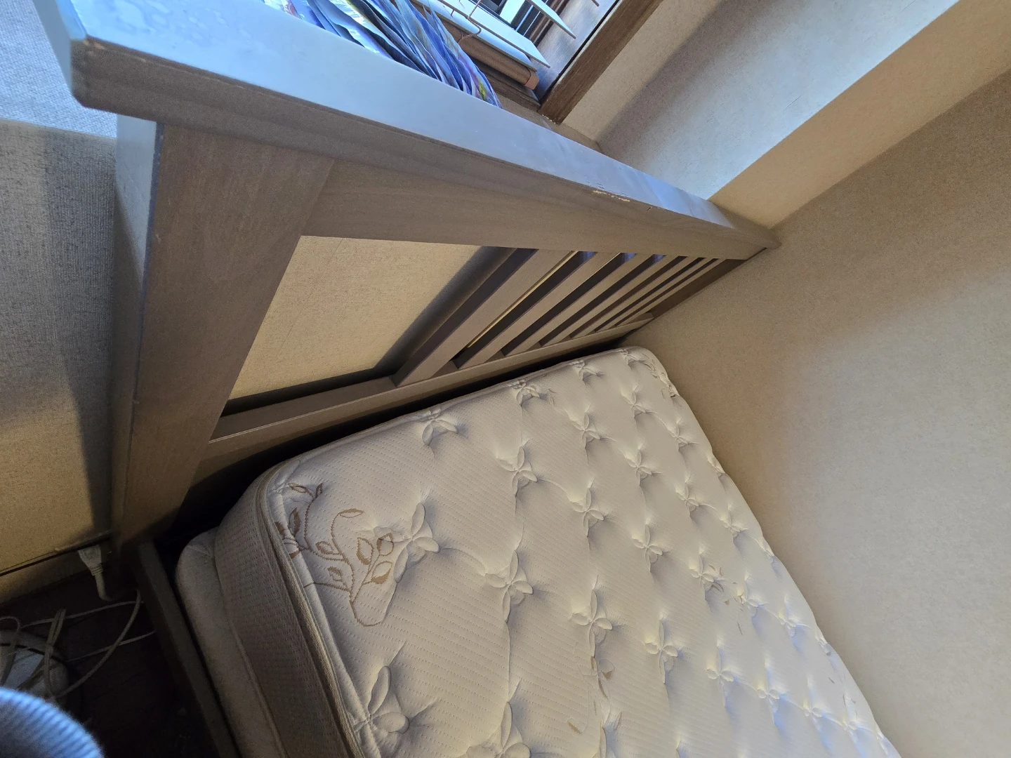 Simmons double bed, foundation, and bed frame - photo 4