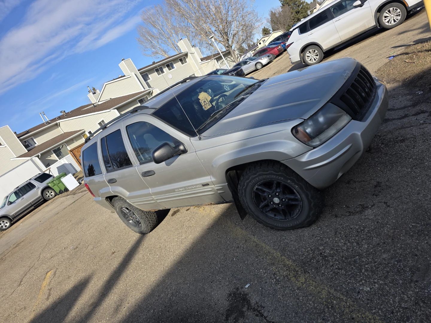 Gold Jeep Grand Cherokee SUV - photo 2