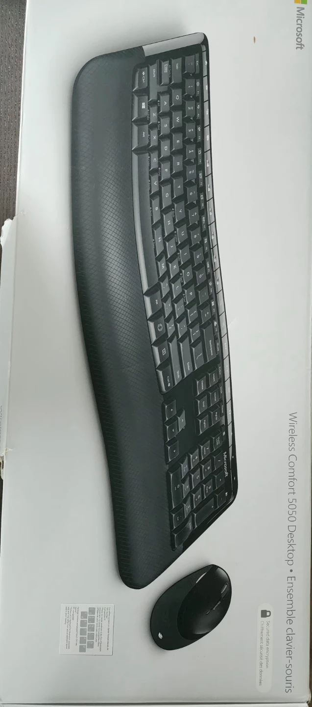 Microsoft Wireless Comfort 5050 Desktop Keyboard and Mouse
