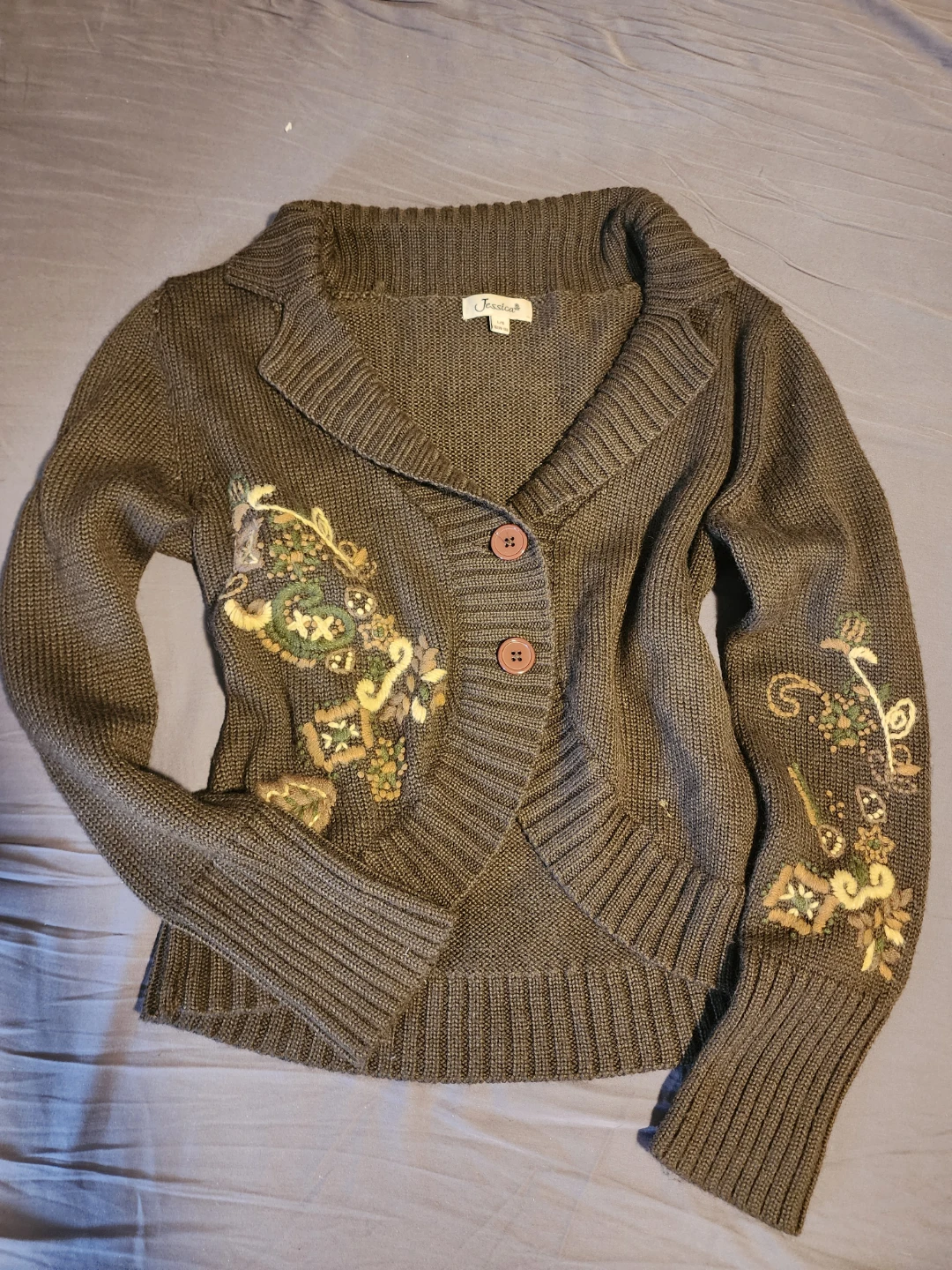 Jessica's cardigan with floral embroidery