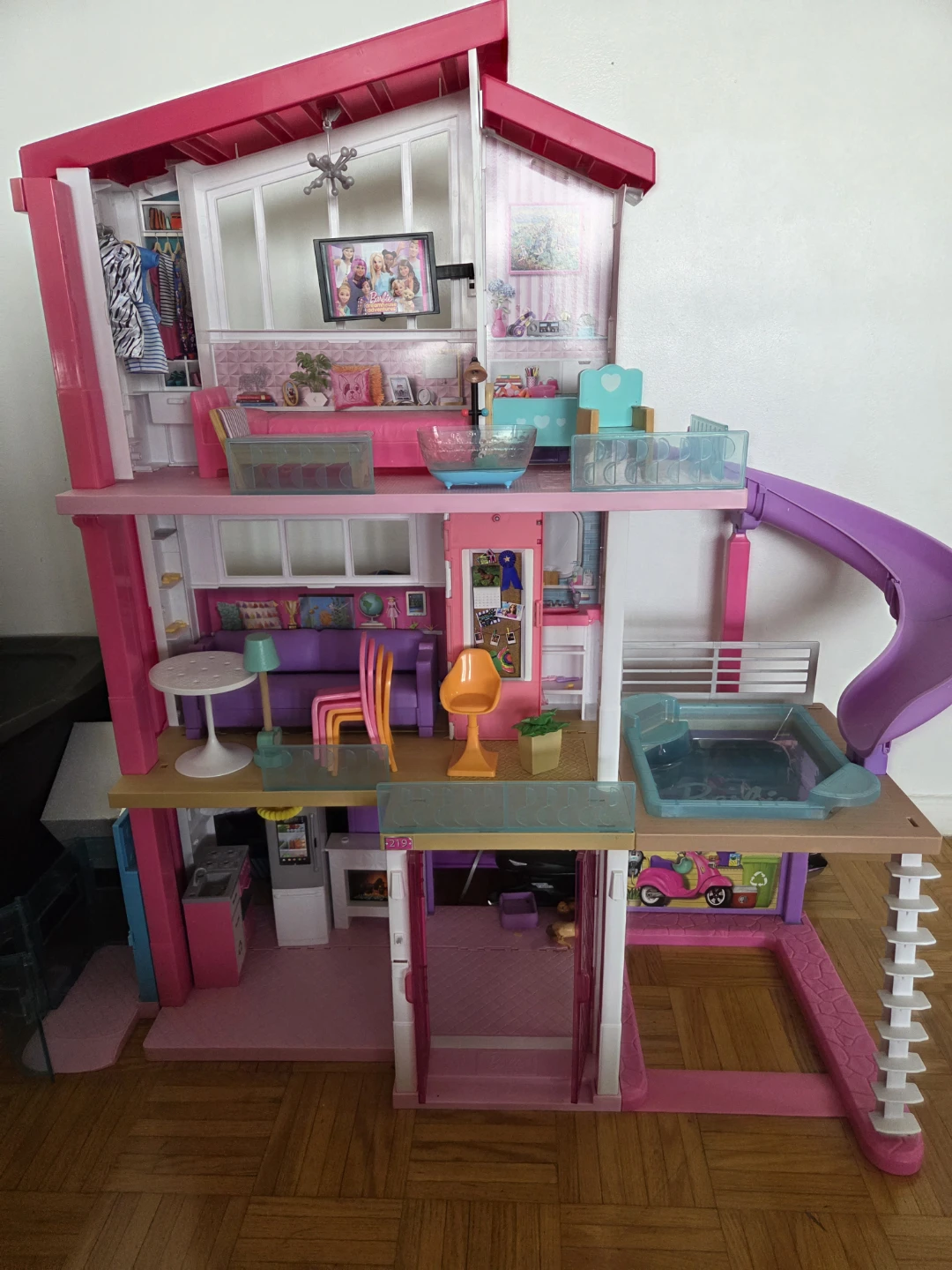Barbie Dreamhouse Dollhouse with Furniture and Accessories - photo 2