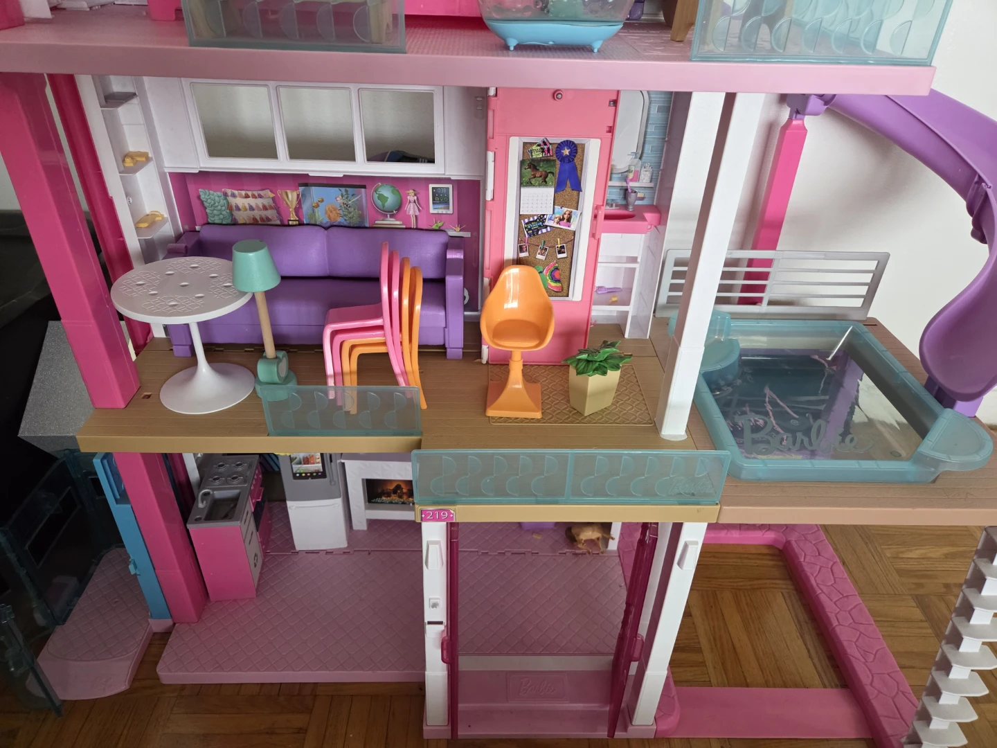 Barbie Dreamhouse Dollhouse with Furniture and Accessories - photo 4