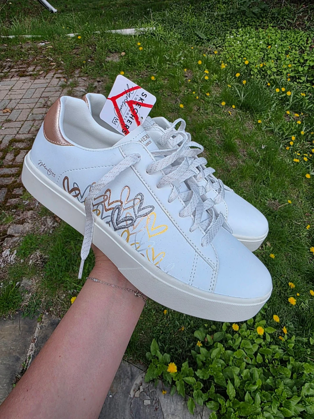 Skechers Women's White Heart Design Sneakers Size M