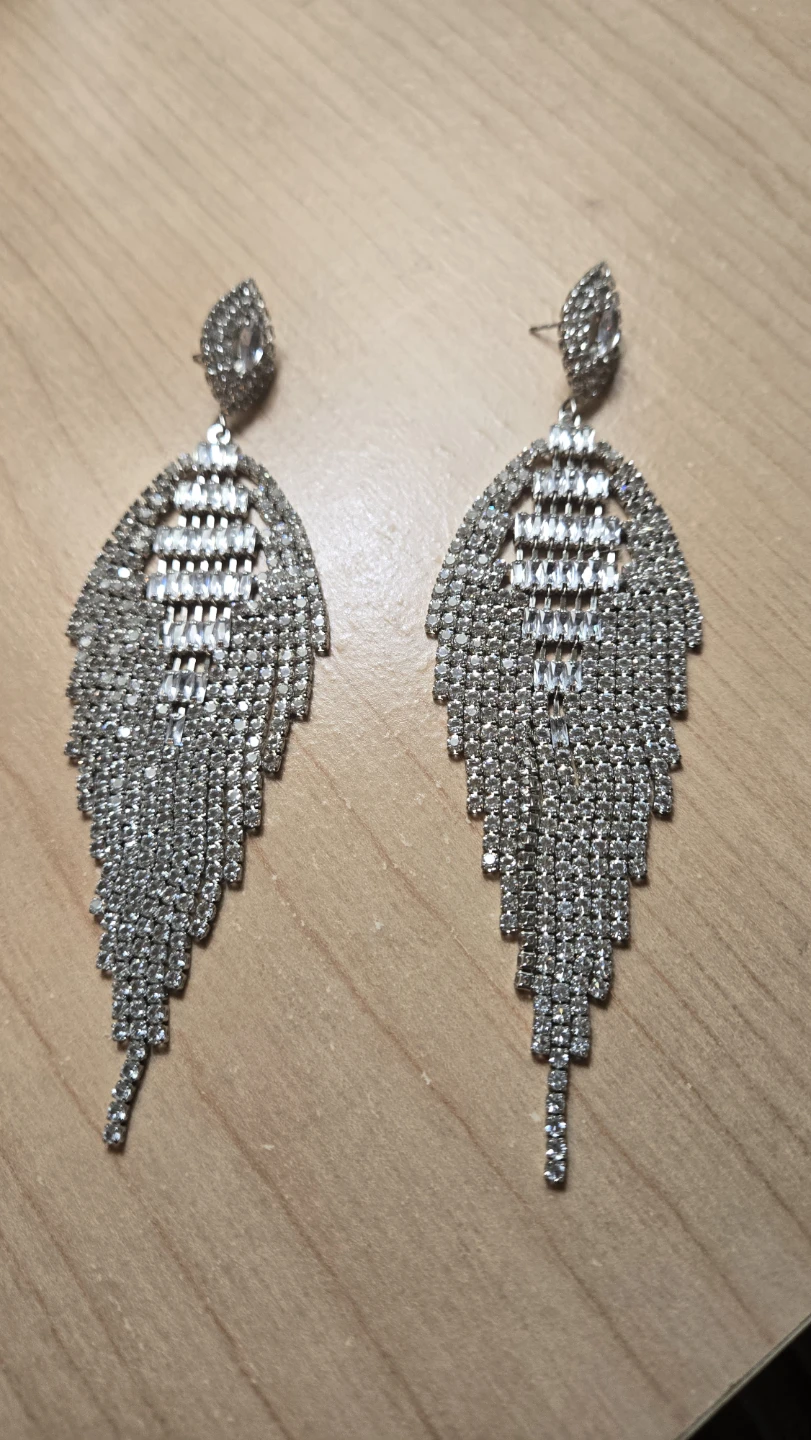 Laura Sparkly Dangle Earrings