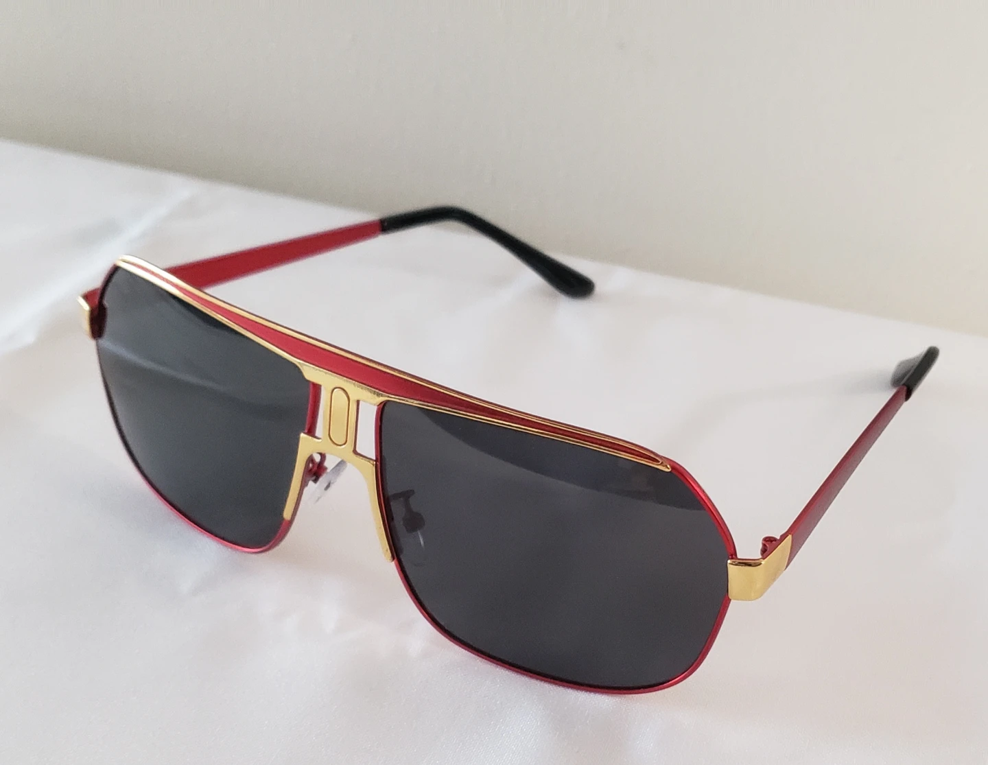 Brand new Universal Sunglasses Black Gold Red - photo 2