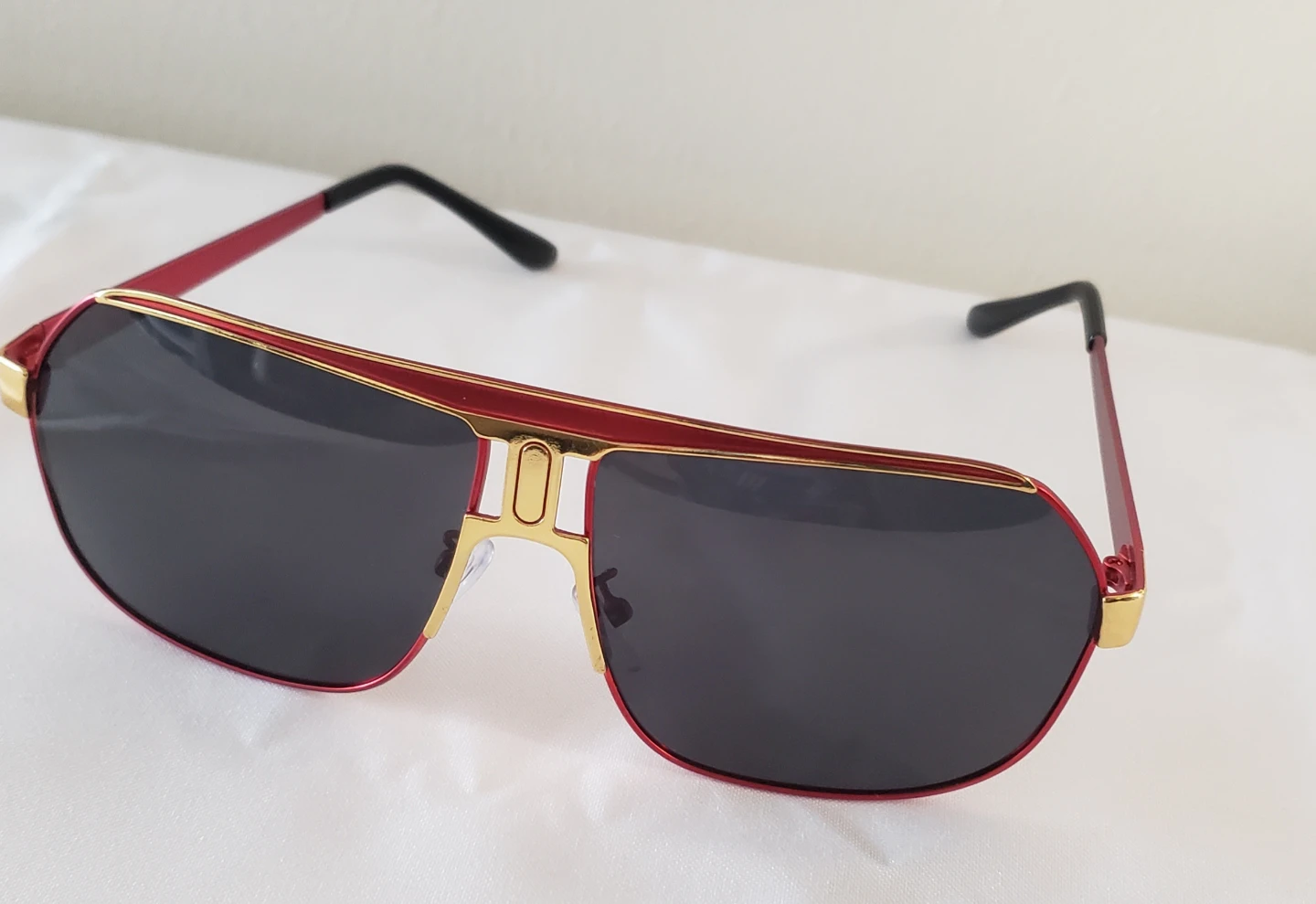 Brand new Universal Sunglasses Black Gold Red - photo 3