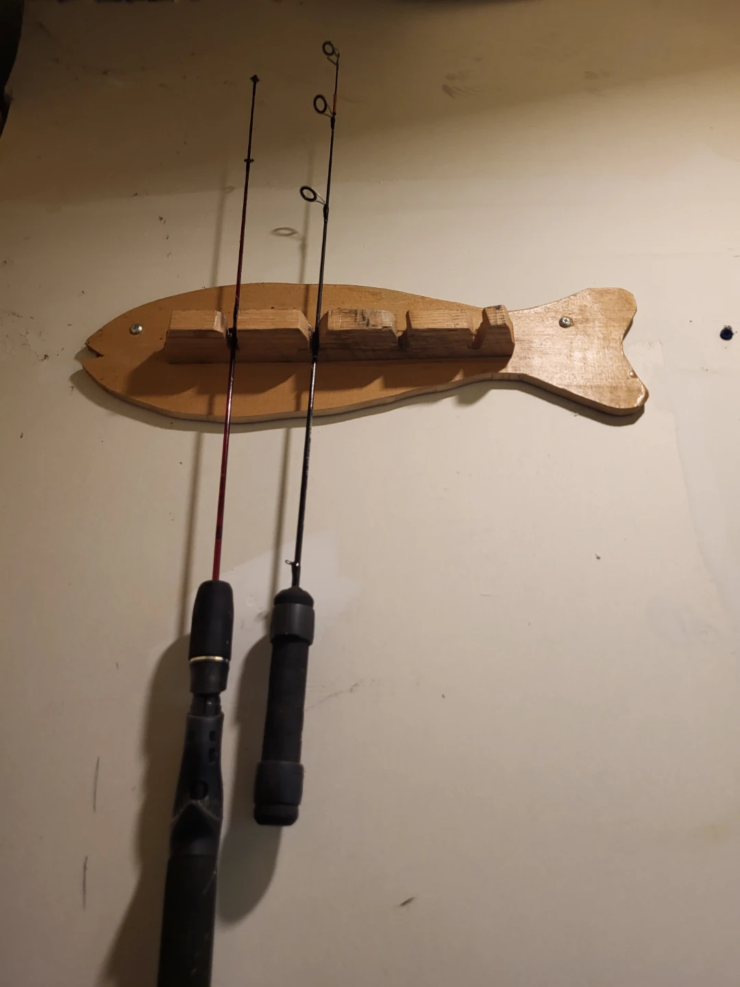 Wooden Fish-Shaped Fishing Rod Holder - photo 2