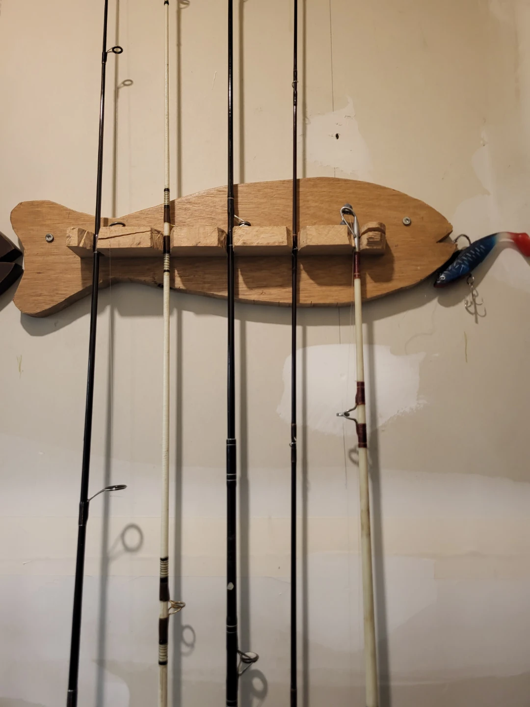 Wooden Fish-Shaped Fishing Rod Holder - photo 3