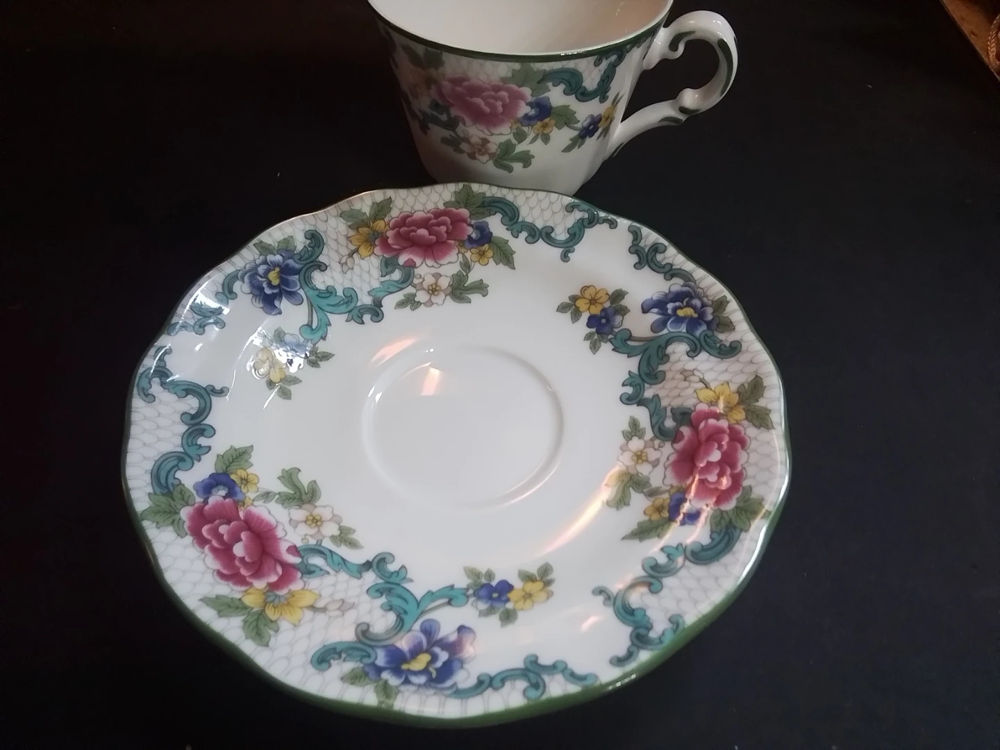Royal Doulton "Floradora Green" Tea Cup & Saucer (1981) - photo 4