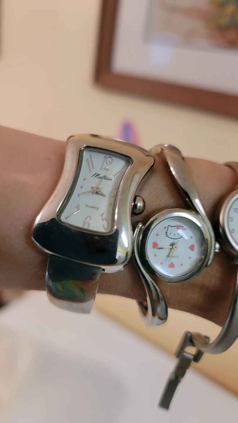 Bundle of 3 Women's Watches: Hello Kitty, Matthew, and Ritzen(1) - photo 2