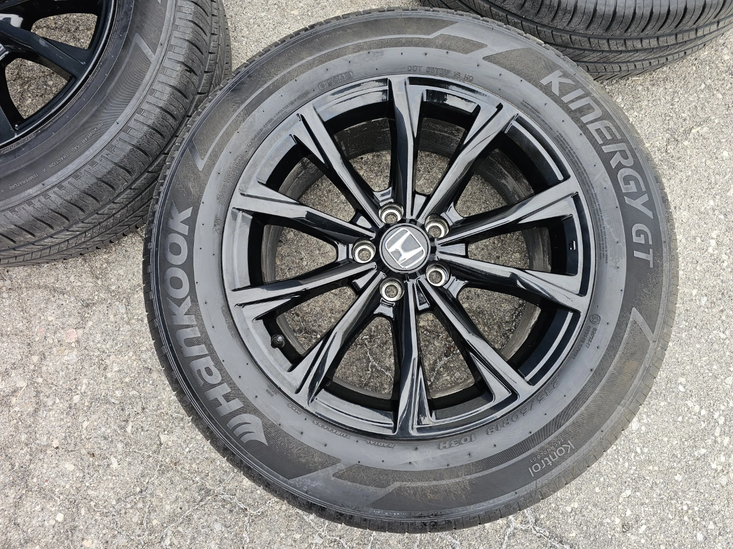 HONDA CRV O.E.M RIMS AND ALL SEASON TIRES 235/60 R18