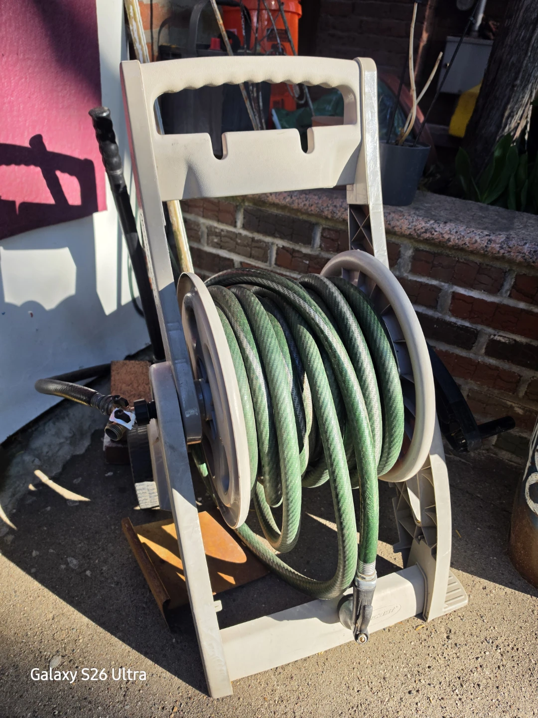 Suncast  175ft Hosemobile Hose Reel Cart with Rubber Hose