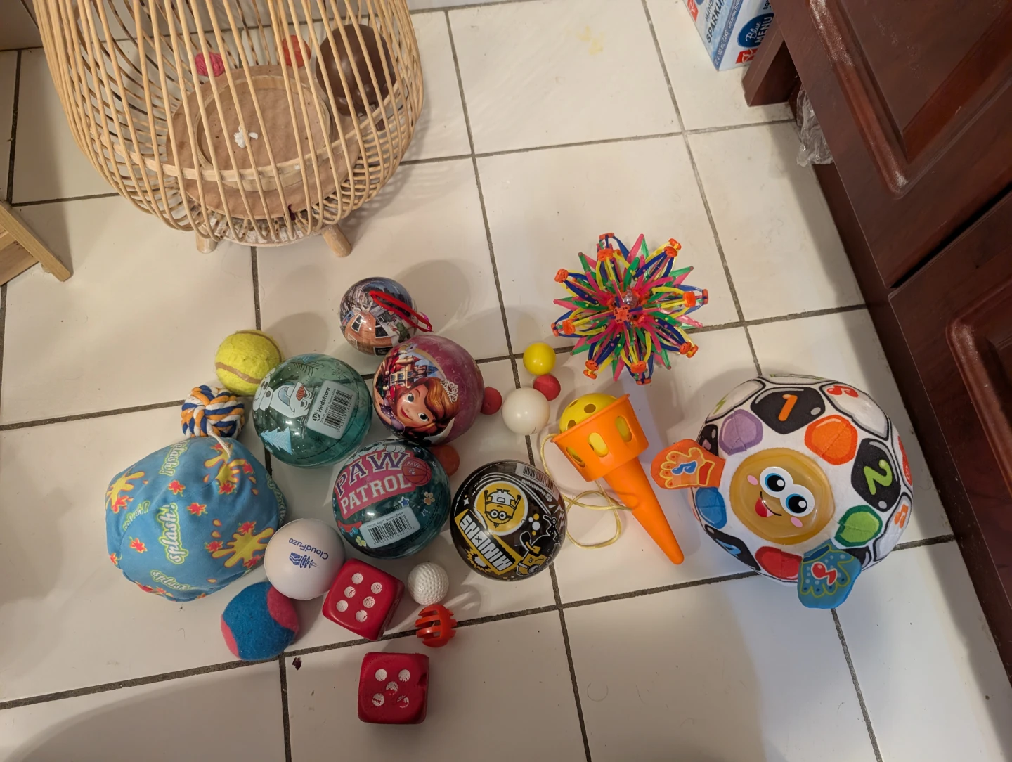 Bundle of kids balls incl. VTech Musical Soccer Ball
