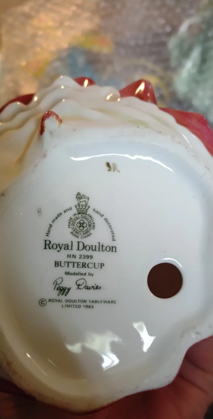1963 Royal Doulton HN 2399 Buttercup Figurine - photo 3