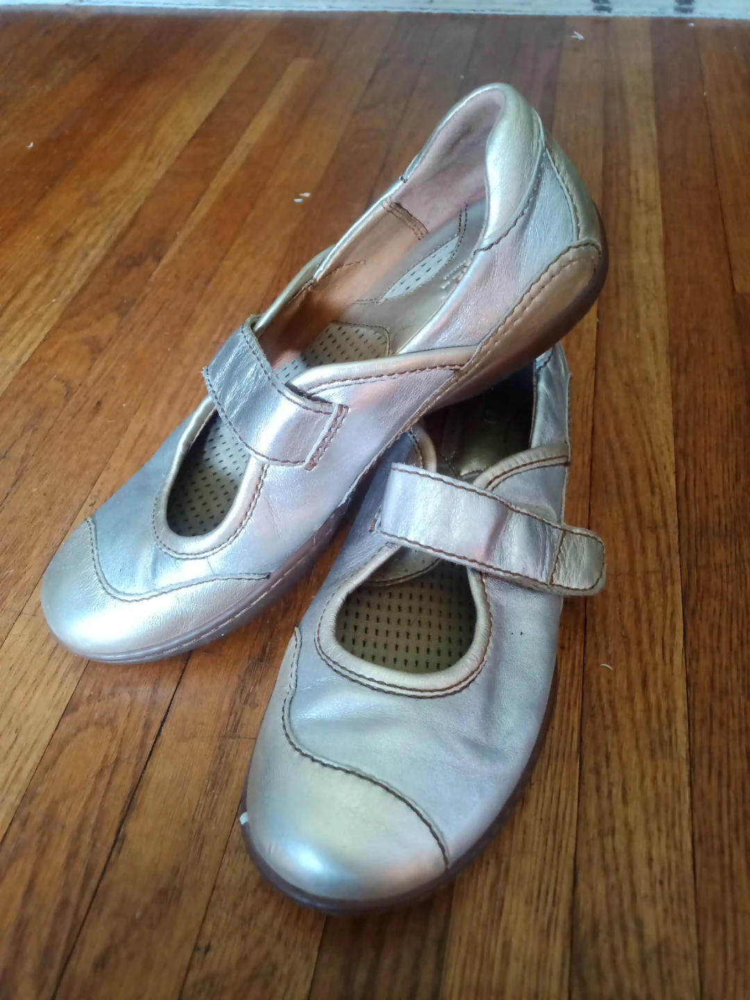 Born Mary Jane Shoes - Silver/gold size 8 (39)