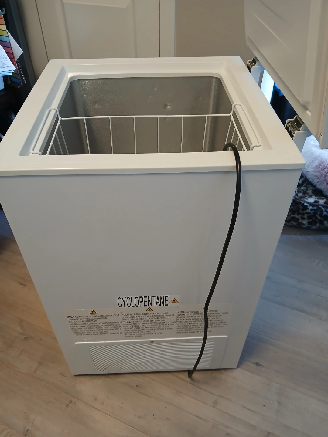 Fridgemaster White Chest Freezer 3.4 cubic ft - photo 4