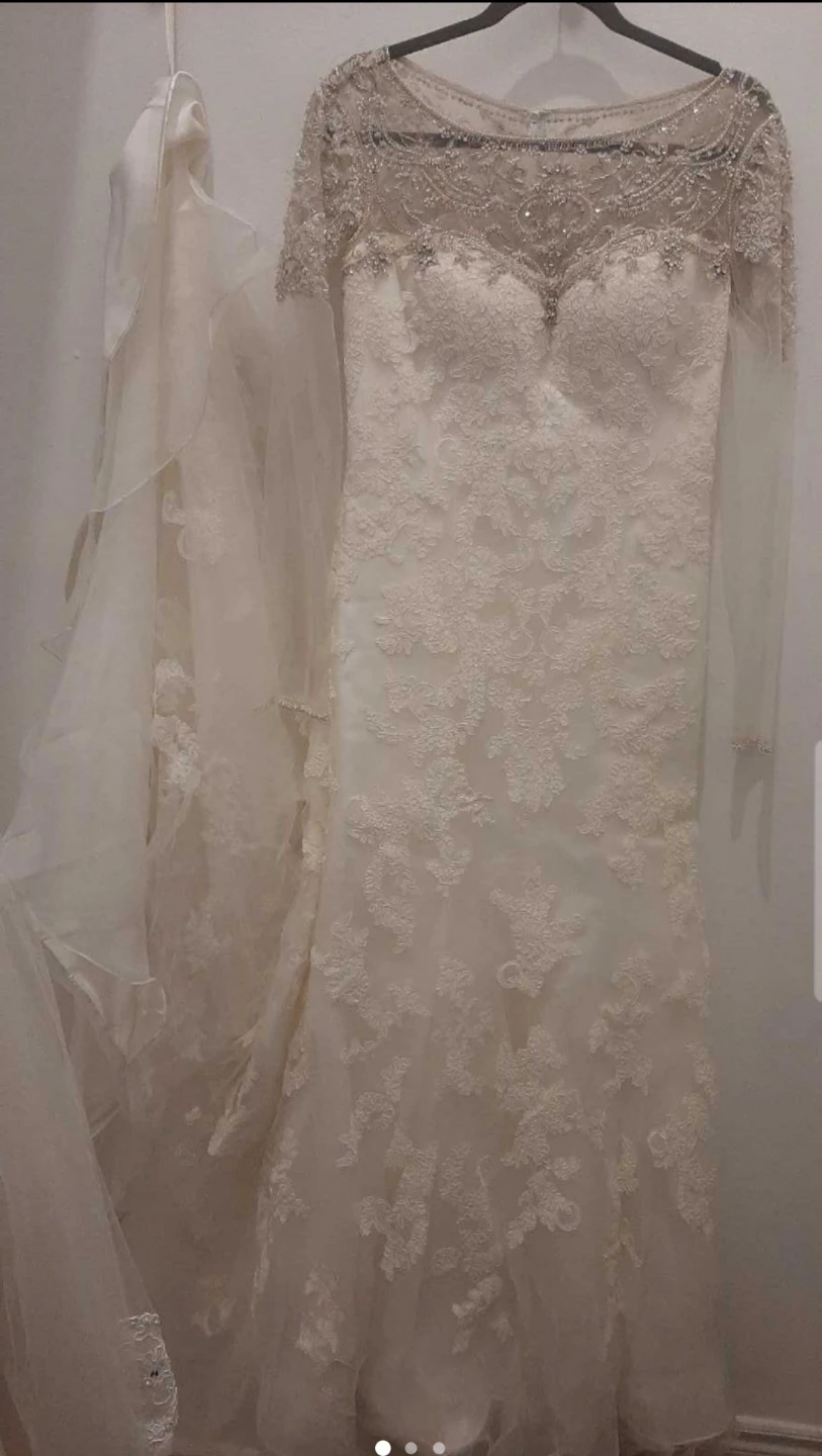 White Beaded Lace Wedding Dress - photo 2