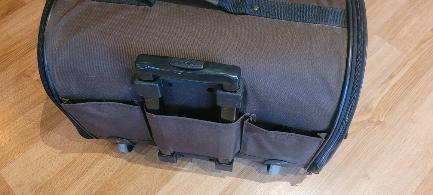 Pet travel carrier hard sided w wheels & handle - photo 4