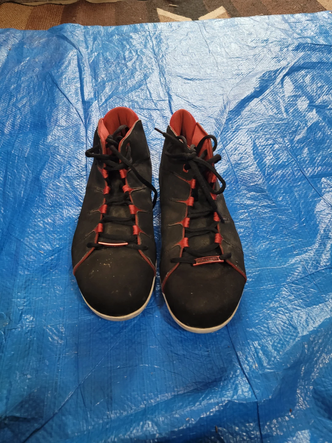Converse Men's Black and Red Basketball Shoes Size 11
