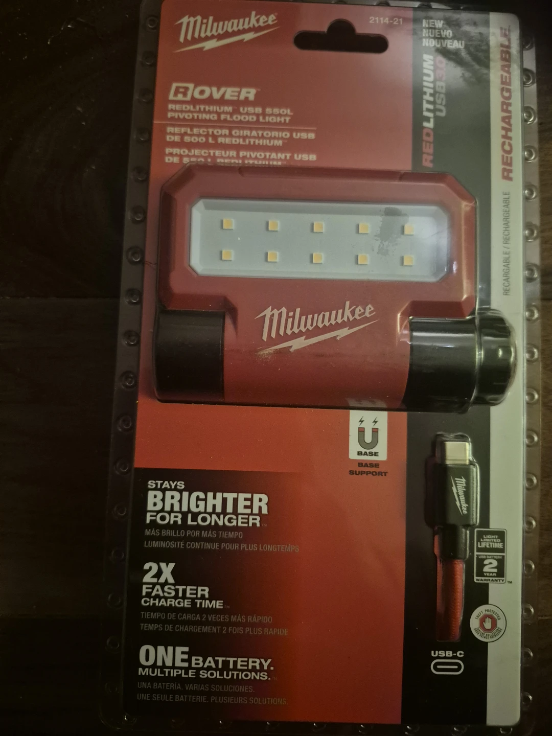 Milwaukee REDLITHIUM USB 550L ROVER Pivoting Flood Light 2114-21
