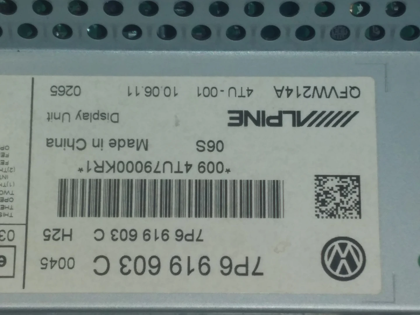 Volkswagen Car Stereo Display Unit RCD 330 - photo 2